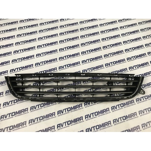 Решітка переднього бамперу Opel Zafira B 1.6 16V 2008-2011 13247306